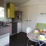 Camping Parc D'audinac Les Bains 3 Etoiles - Piscine Chauffee - Vue Montagne