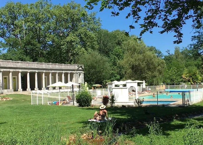 Parc D'audinac Les Bains 3 Etoiles - Piscine Chauffee - Vue Montagne Kamp alanı 3*