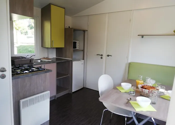 Kamp alanı Parc D'audinac Les Bains 3 Etoiles - Piscine Chauffee - Vue Montagne